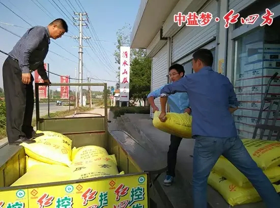 促銷活動一刻也停不下來，今天又促銷復合肥及尿素共120袋，繼續(xù)加油！