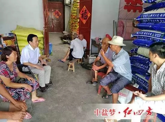 走訪市場時，偶遇當地種田大戶，原來，他們都是紅四方老客戶。